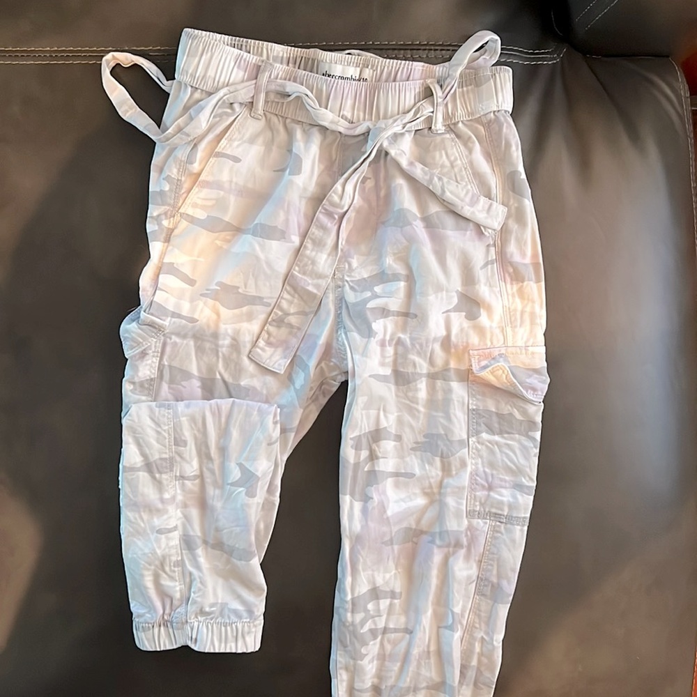 Girls Abercrombie & Fitch size 9/10 camo print cotton jogger style